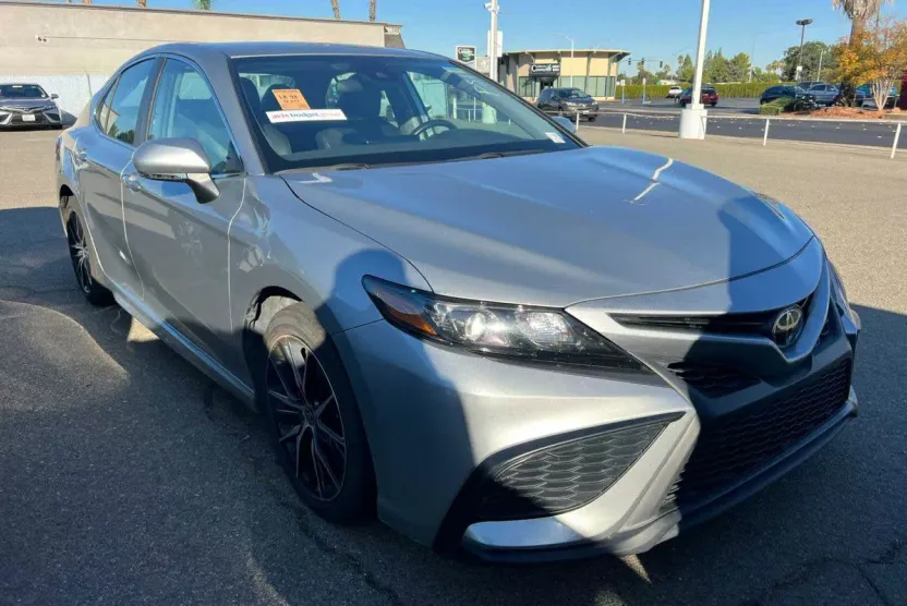 2024 Toyota Camry SE photo 1