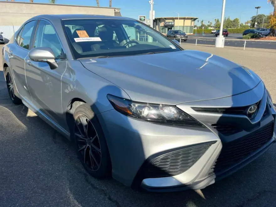 2024 Toyota Camry SE photo 1