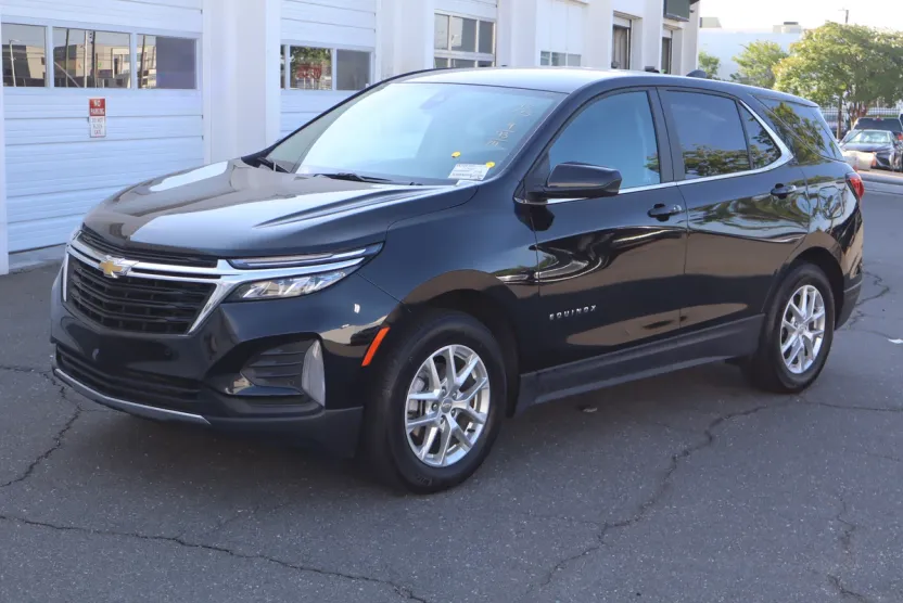 2024 Chevrolet Equinox LT photo 1