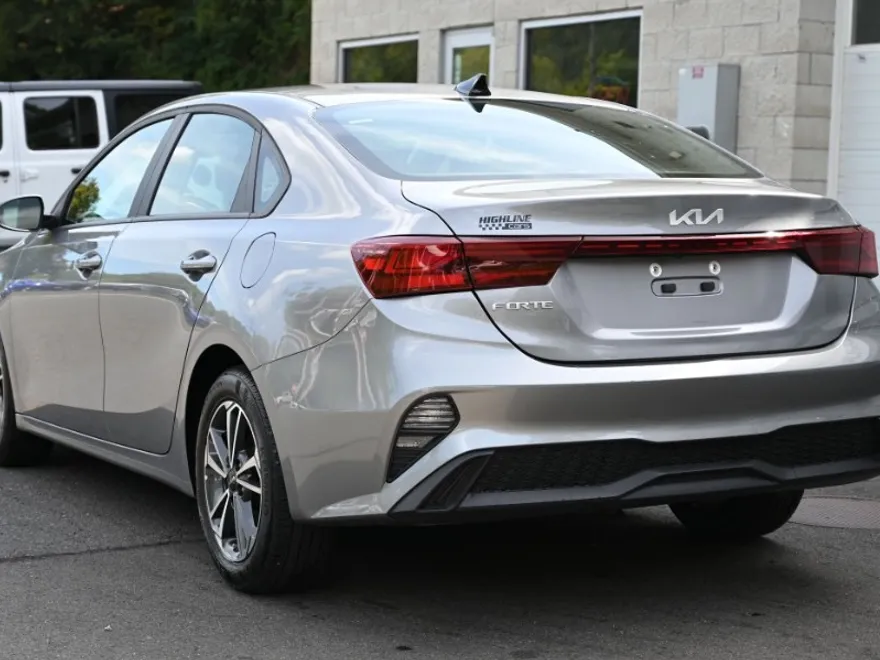 2024 Kia Forte LXS photo 2