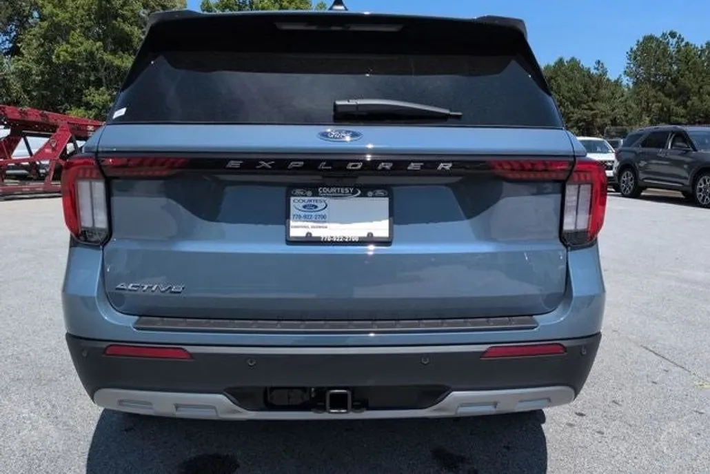 2025 Ford Explorer photo 1