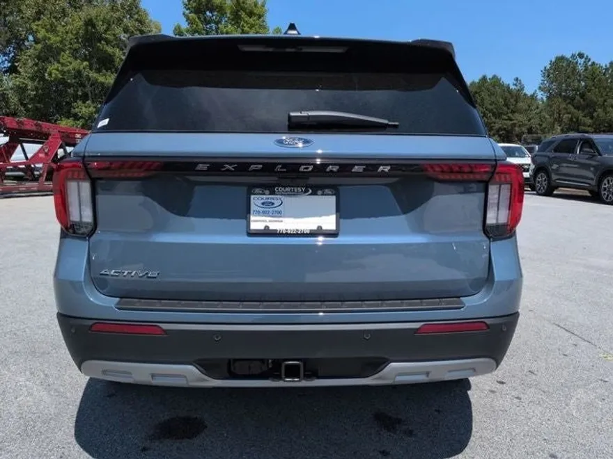 2025 Ford Explorer photo 1