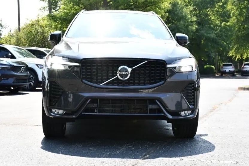 2024 Volvo XC60 B5 Plus photo 1