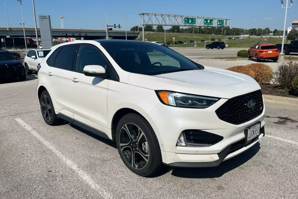 2019 Ford Edge ST photo 1