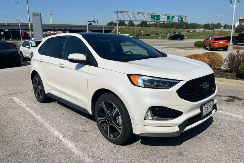 2019 Ford Edge ST photo 1