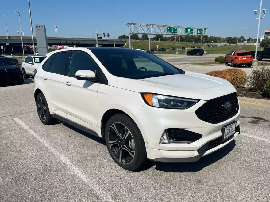2019 Ford Edge ST photo 1