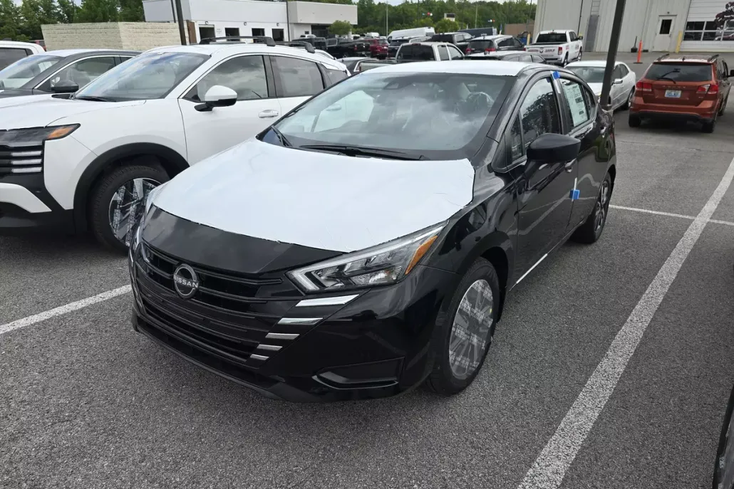 2025 Nissan Versa S photo 1