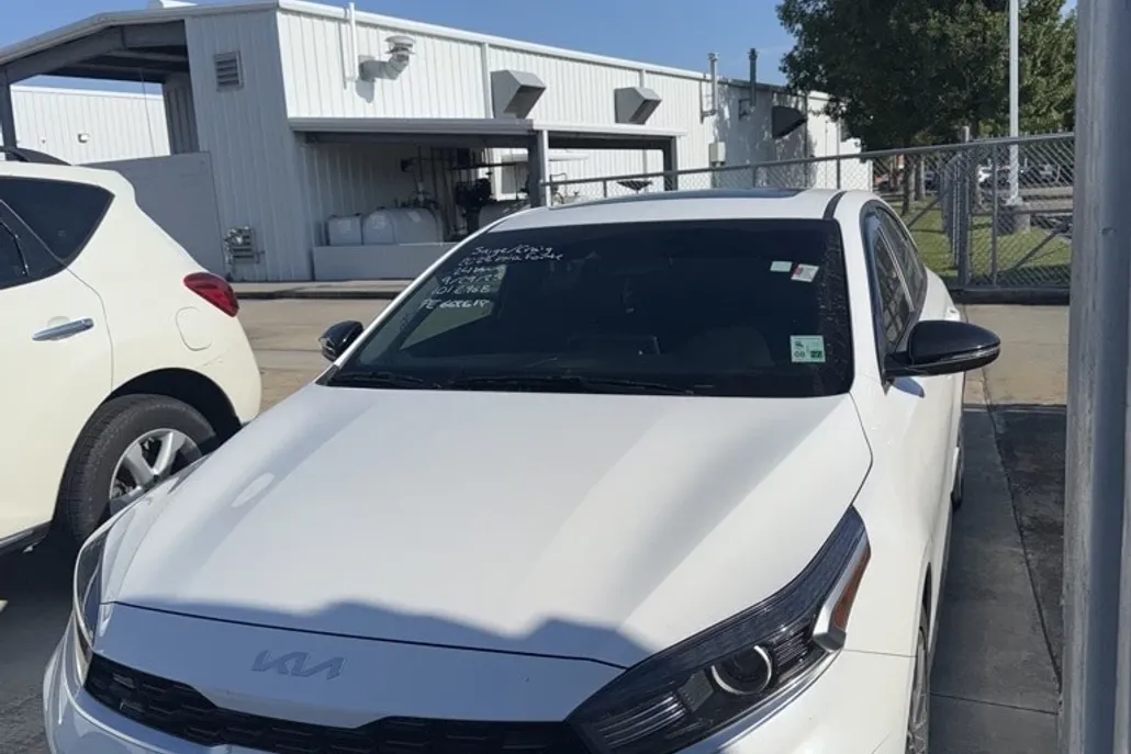 2023 Kia Forte GT-Line photo 1