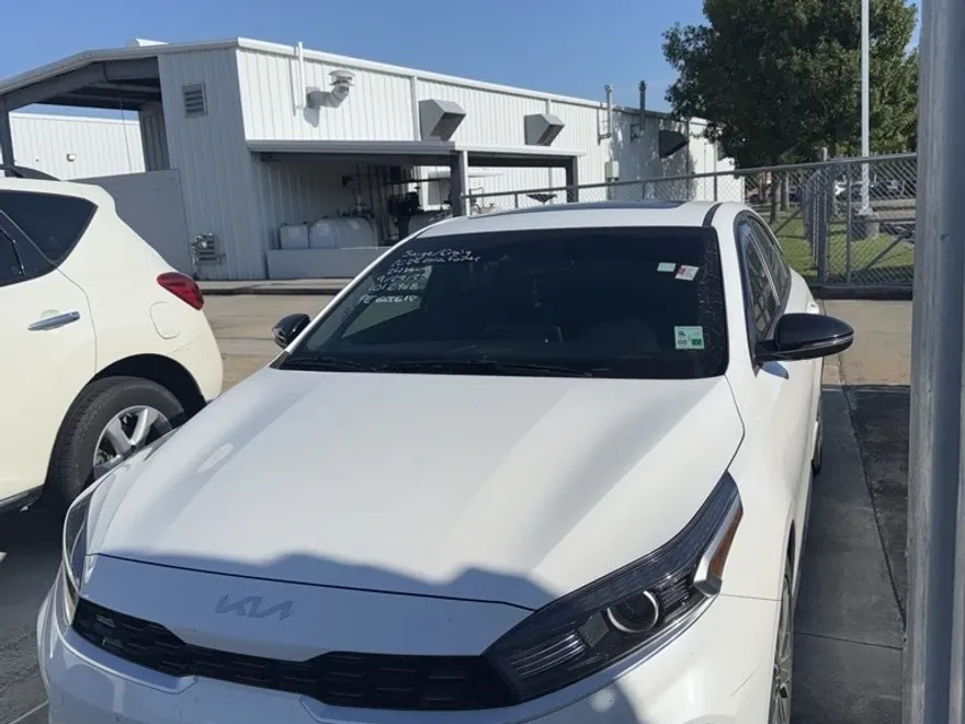 2023 Kia Forte GT-Line photo 1