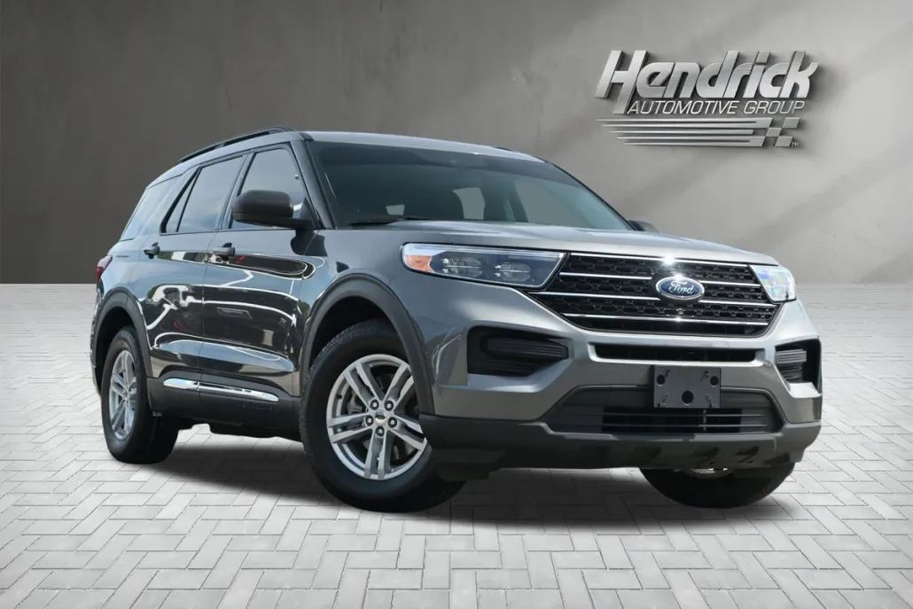 2023 Ford Explorer XLT photo 1