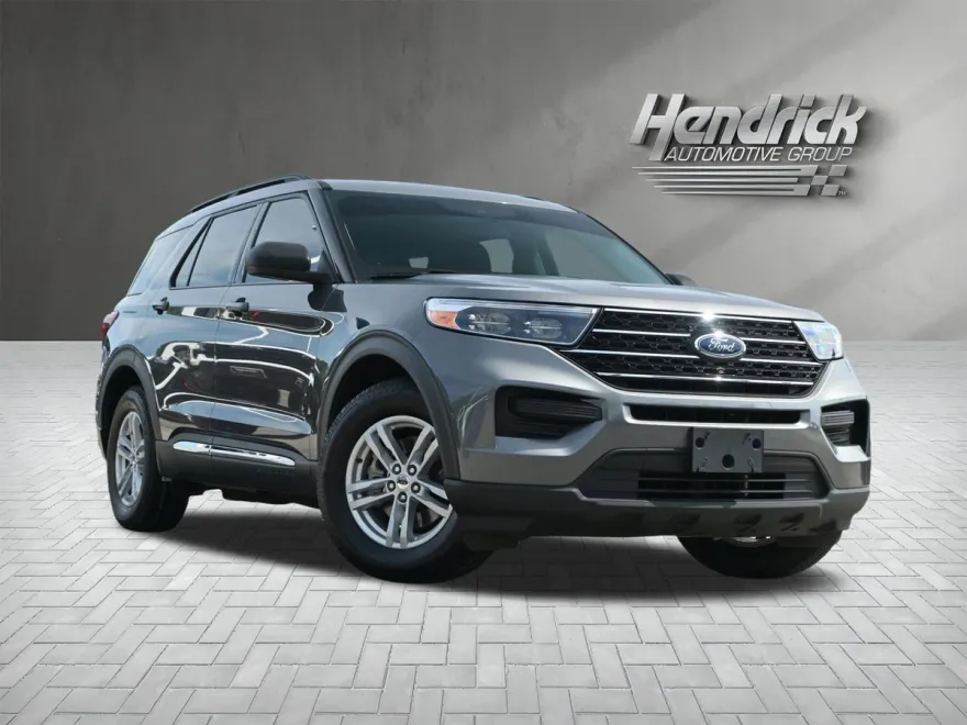 2023 Ford Explorer XLT photo 1