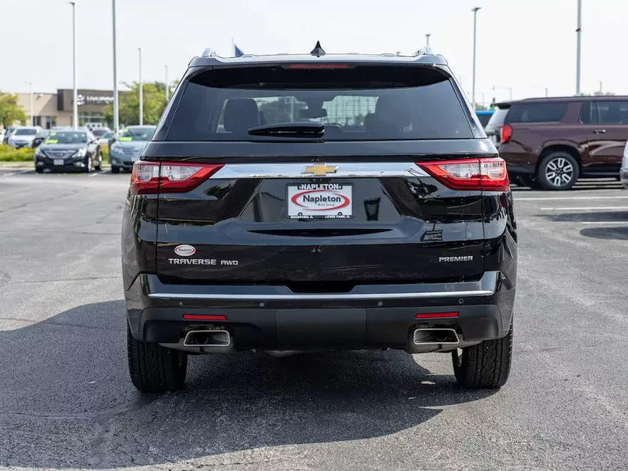 2021 Chevrolet Traverse Premier photo 1