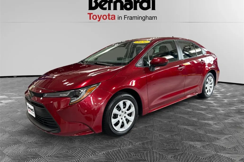 2024 Toyota Corolla LE photo 1