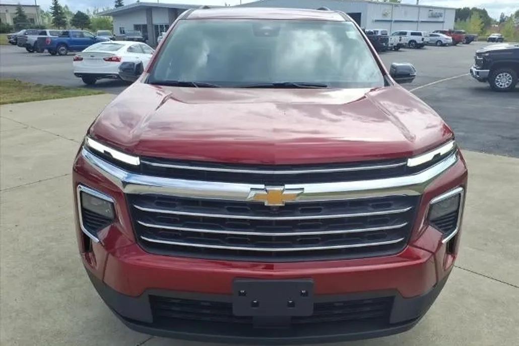 2026 Chevrolet Traverse 2LT photo 1