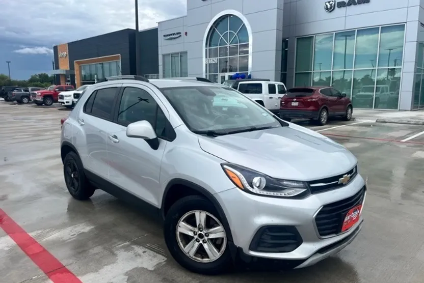 2021 Chevrolet Trax LT photo 1