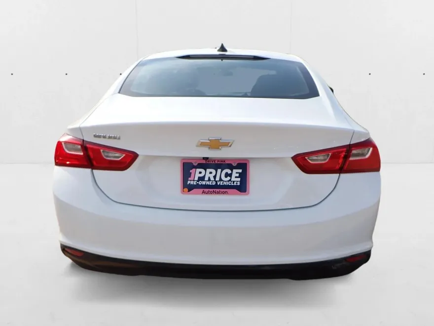 2021 Chevrolet Malibu LS photo 1