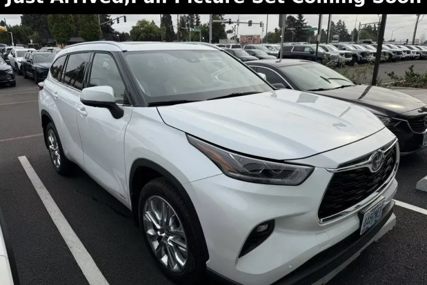 2022 Toyota Highlander Hybrid Limited photo 1