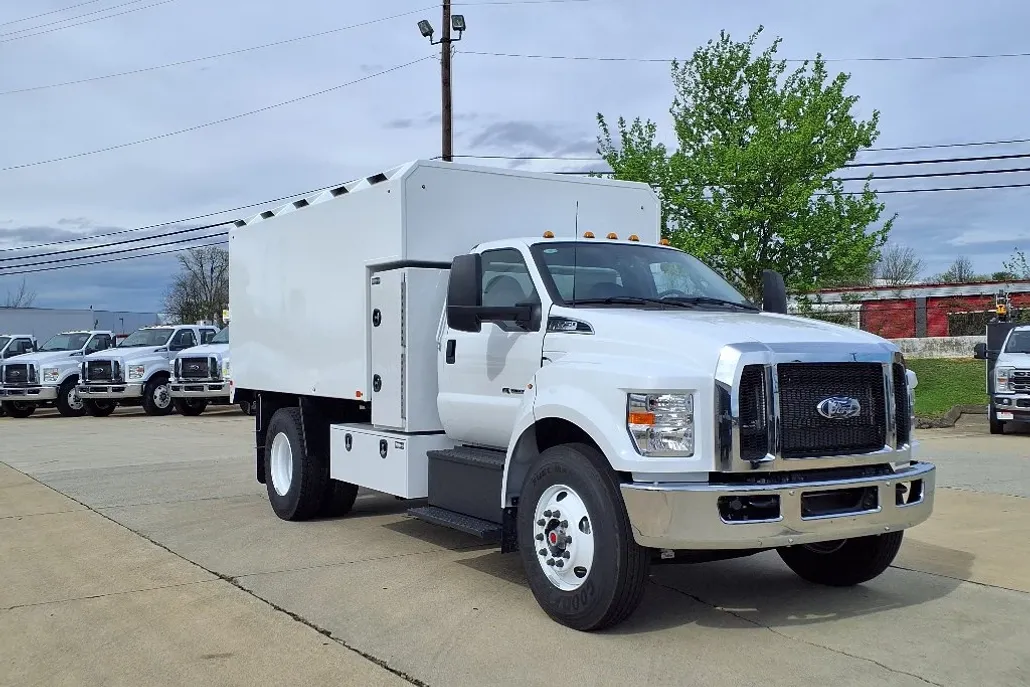 2025 Ford F-750 Base Regular Cab photo 1