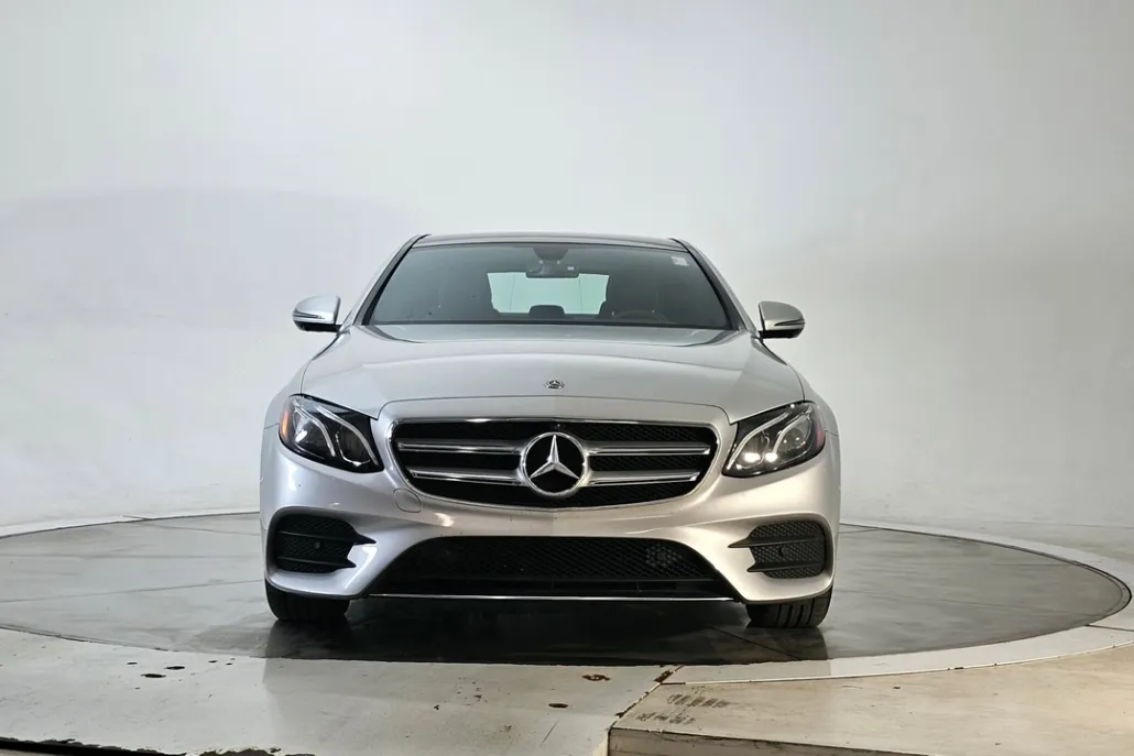 2019 Mercedes Benz E 300 4MATIC Sedan photo 1