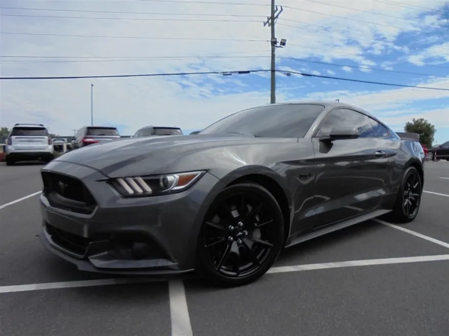2017 Ford Mustang GT photo 1