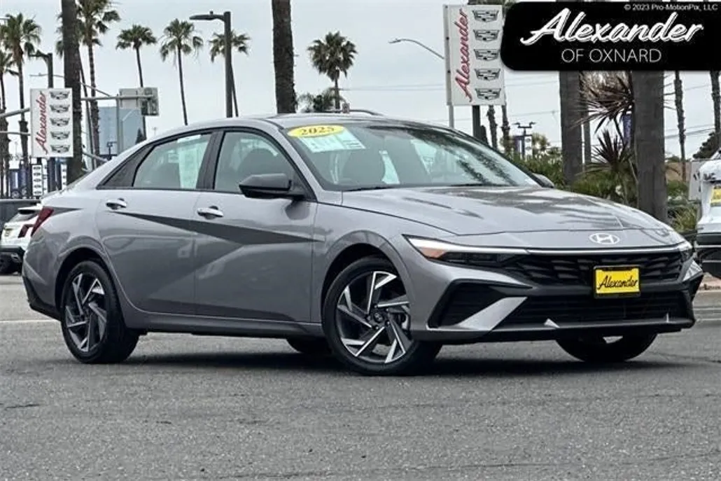 2025 Hyundai Elantra SEL Sport photo 1