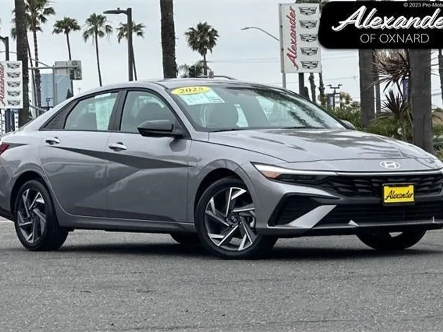 2025 Hyundai Elantra SEL Sport photo 1