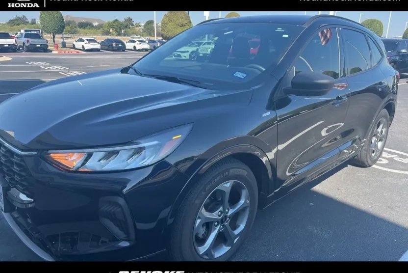 2023 Ford Escape ST-Line photo 1