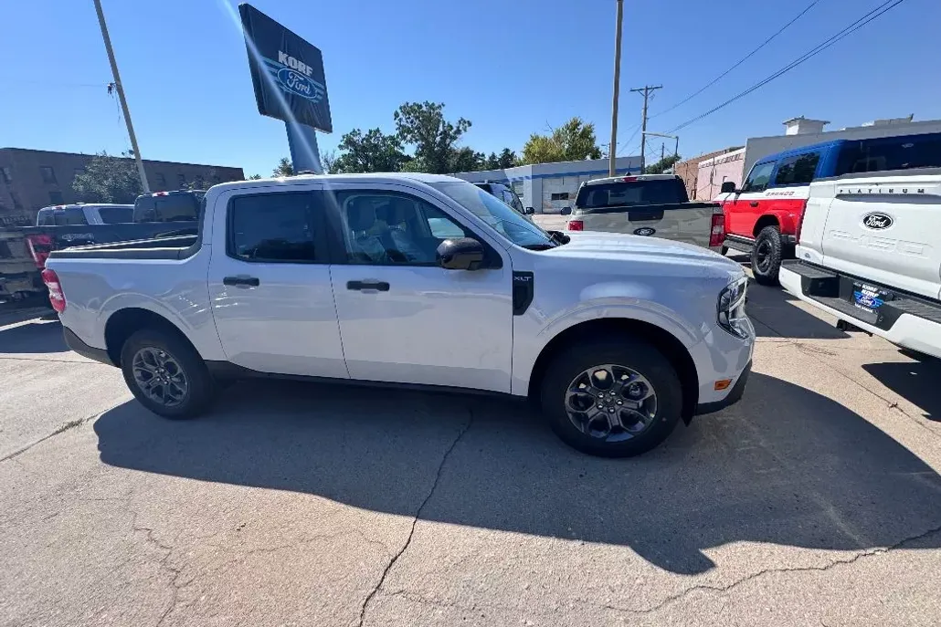 2025 Ford Maverick XLT photo 1