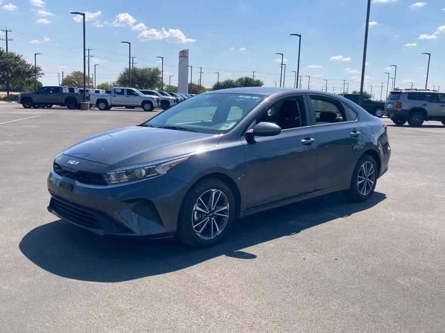 2024 Kia Forte LXS photo 1