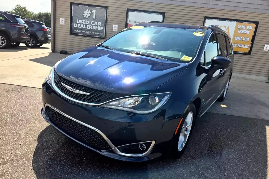 2017 Chrysler Pacifica Touring Plus photo 1