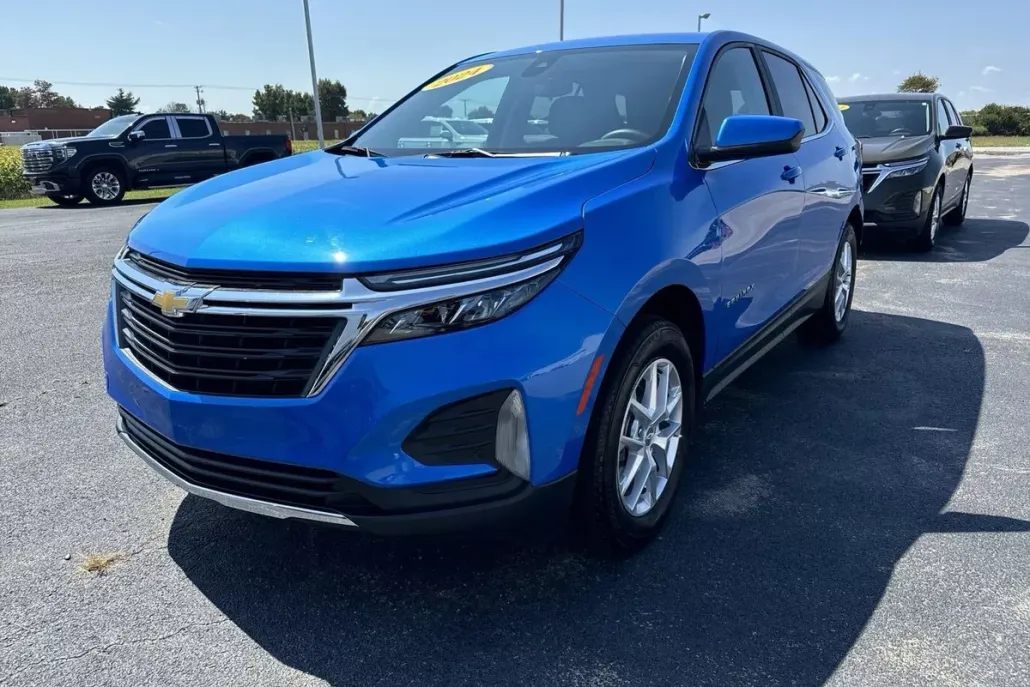 2024 Chevrolet Equinox LT photo 1