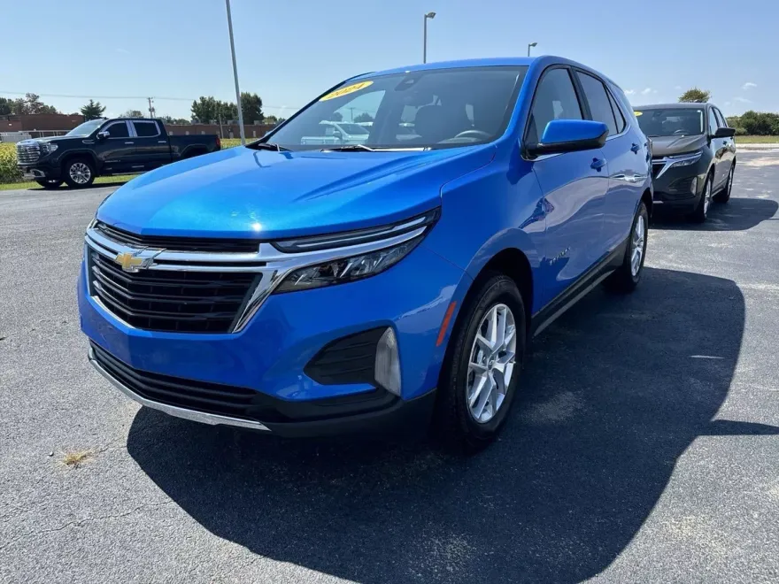 2024 Chevrolet Equinox LT photo 1