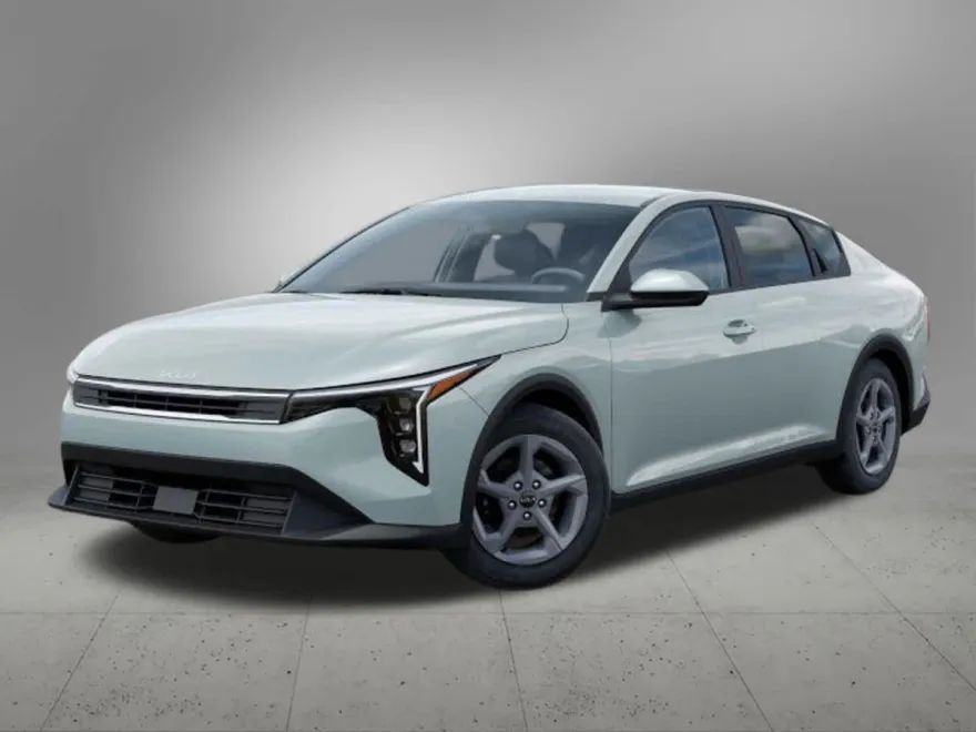 2025 Kia K4 LXS photo 1