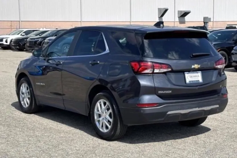 2022 Chevrolet Equinox LT photo 1