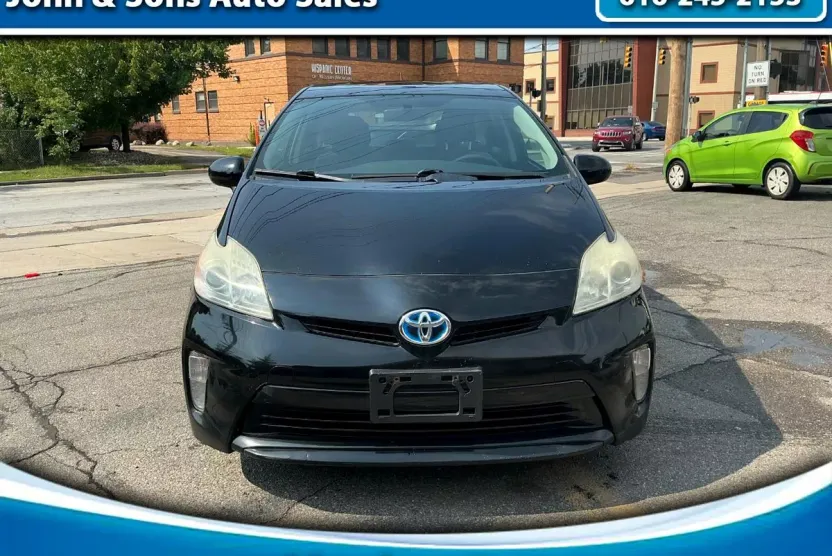 2012 Toyota Prius photo 1