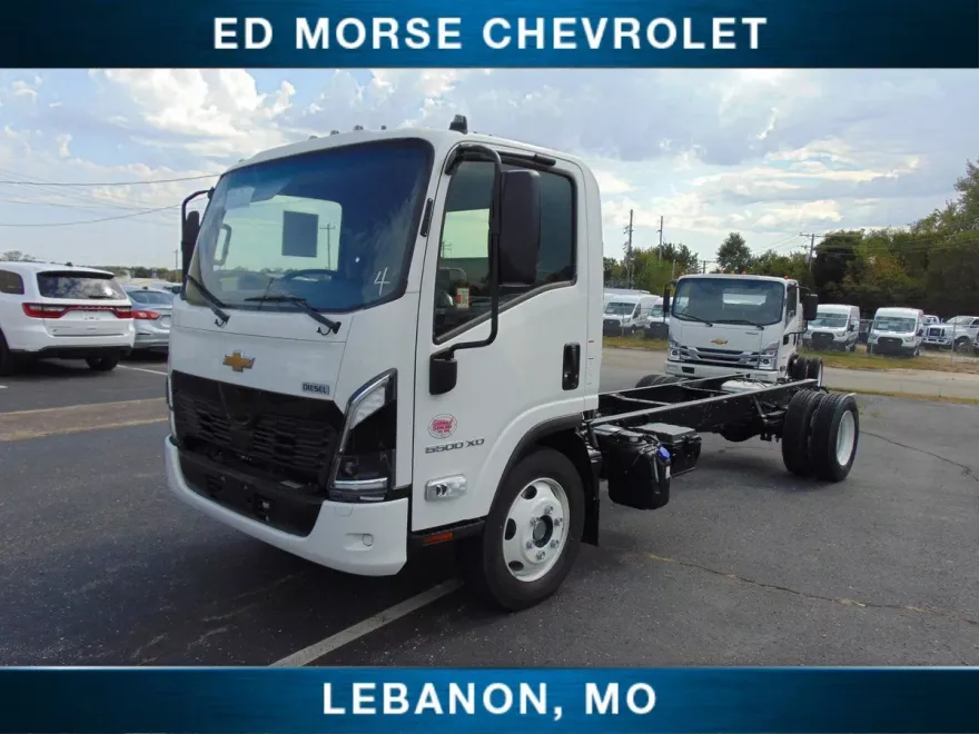 2025 Chevrolet Silverado photo 1