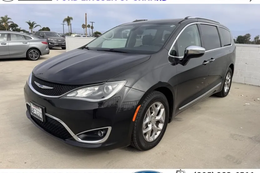 2018 Chrysler Pacifica Limited photo 1