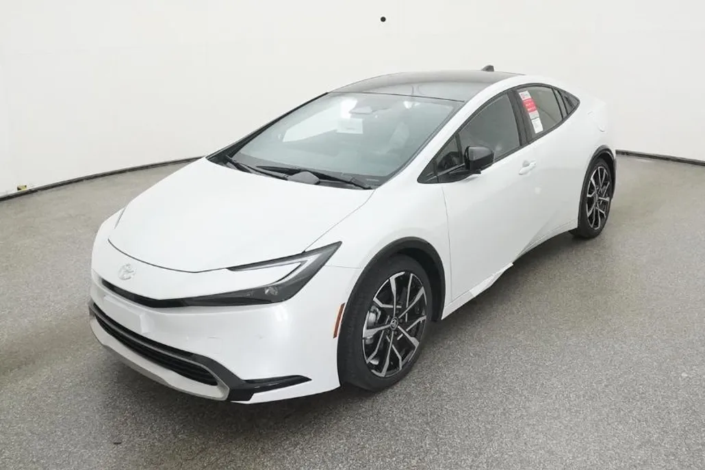 2026 Toyota Prius Plug-in Hybrid XSE Premium photo 1