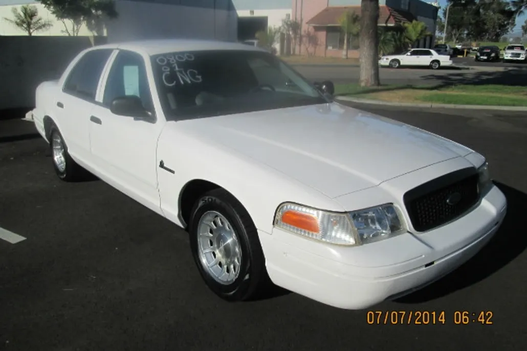 2001 Ford Crown Victoria photo 1