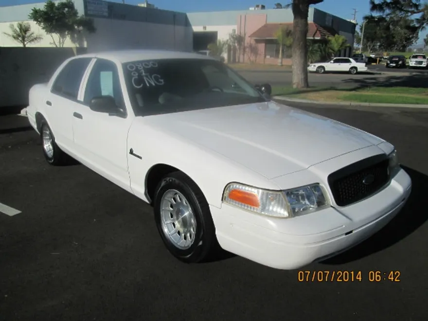 2001 Ford Crown Victoria photo 1