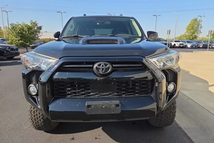 2020 Toyota 4Runner SR5 photo 1