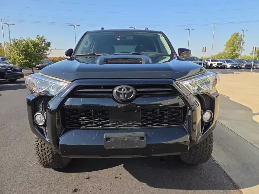 2020 Toyota 4Runner SR5 photo 1