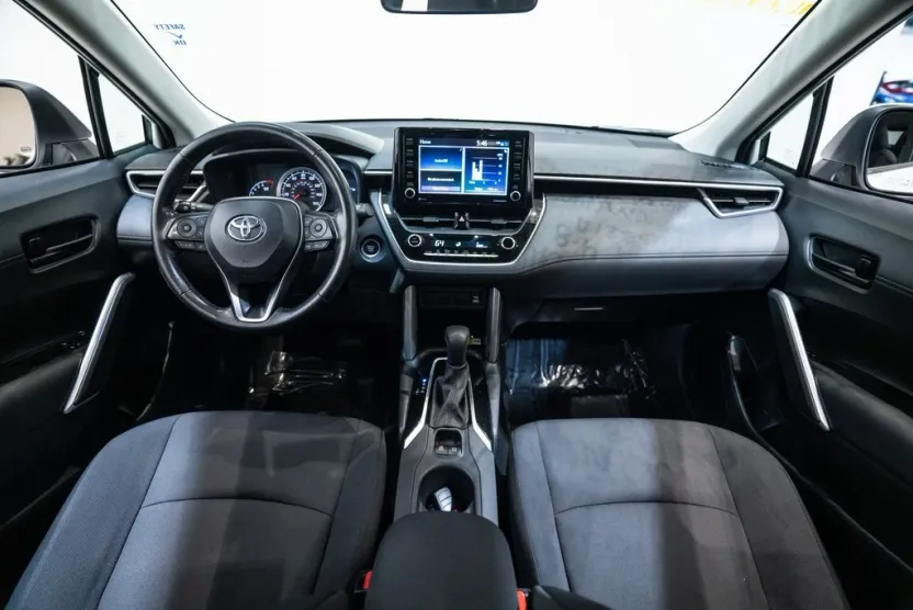 2022 Toyota Corolla Cross LE photo 1