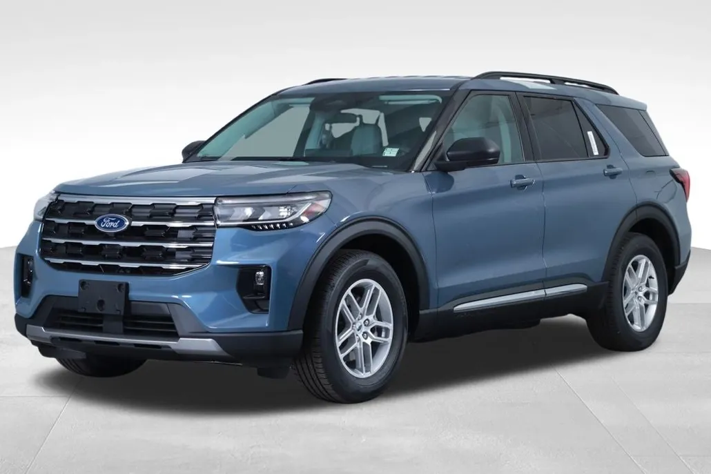 2025 Ford Explorer photo 1