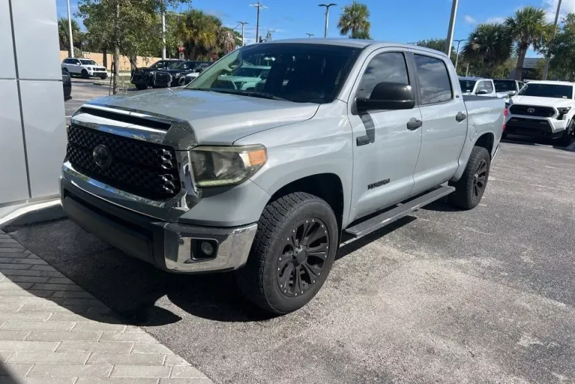 2018 Toyota Tundra SR5 photo 1