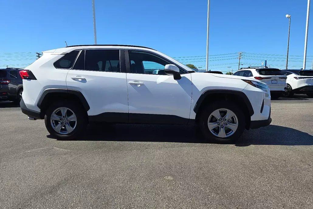 2023 Toyota RAV4 XLE photo 1