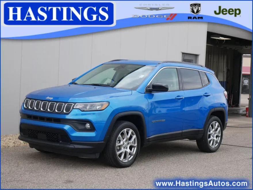 2022 Jeep Compass Latitude Lux photo 1