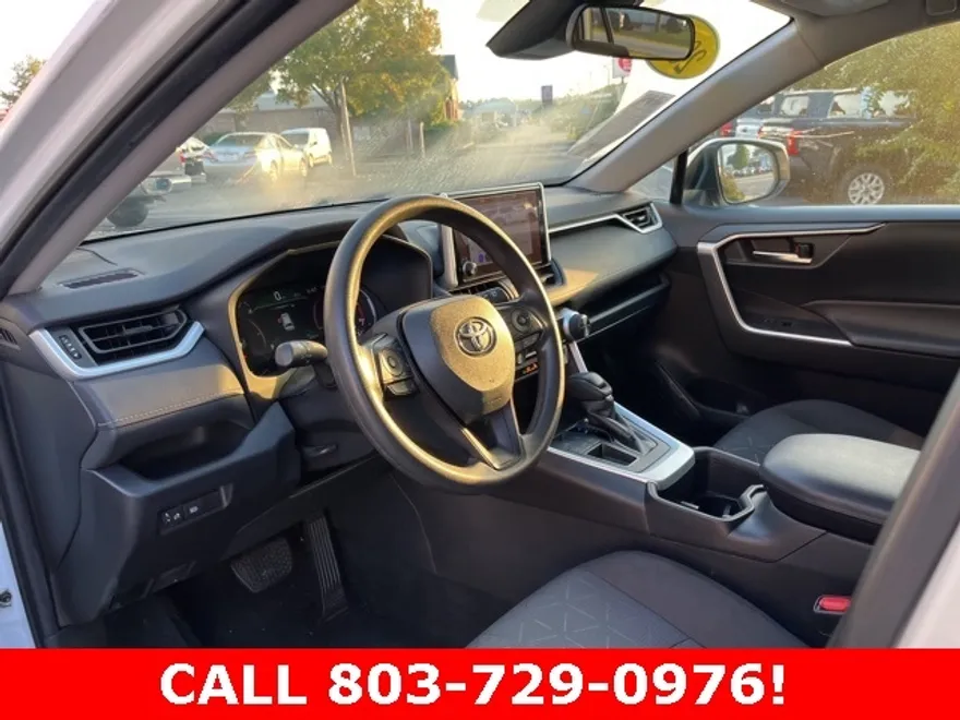 2024 Toyota RAV4 XLE photo 1