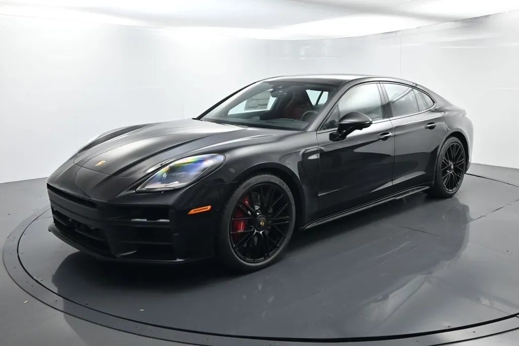 2026 Porsche Panamera GTS photo 1