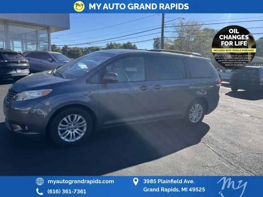 2014 Toyota Sienna L photo 1